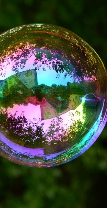 Reflection Perfection Photographer Captures Images Of Beautiful Bubbles
