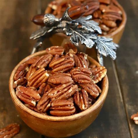 Buttery And Salty Roasted Pecans