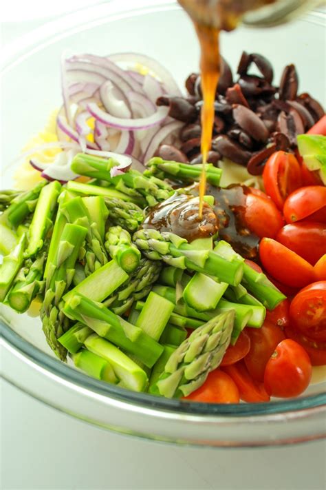 The perfect dish to serve at your next gathering. 15 Minute Vegan Pasta Salad from The Fitchen