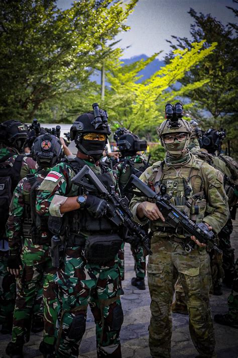 Australian Sas And Kopassus Group Iii Soldiers During Exercise Dawn