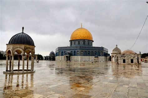Continued tension in #jerusalem for another night. Coronavirus: Jerusalem Al-Aqsa Mosque closed by religious authority | Middle East Eye