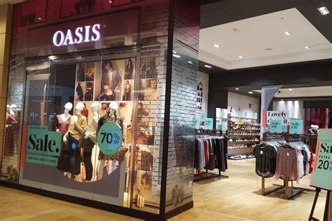 Oasis And Warehouse Officially Collapse Into Administration 2000