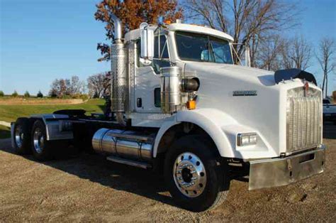 Kenworth T800 2007 Daycab Semi Trucks