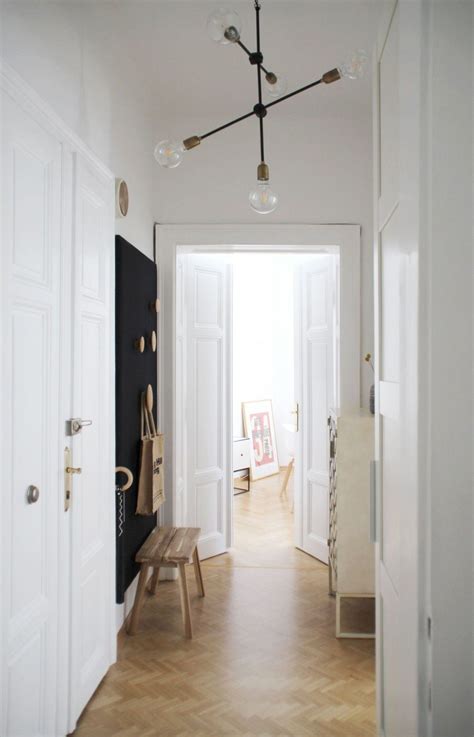 An der treppe öffnet sich dein flur nach oben und du hast eine große wandfläche, die du nutzen kannst. Wandgestaltung Flur Mit Treppe Moderens Whondesign von ...