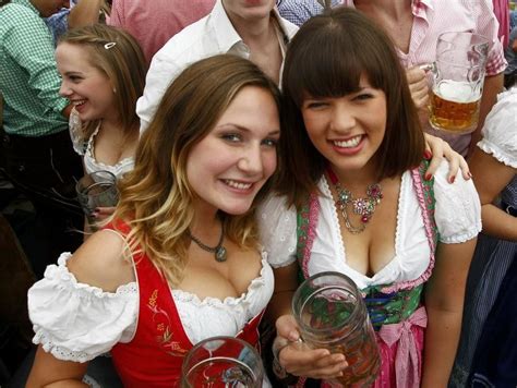 Pin By Jeffgrandstaff On Dirndl And Oktoberfest Oktoberfest Woman