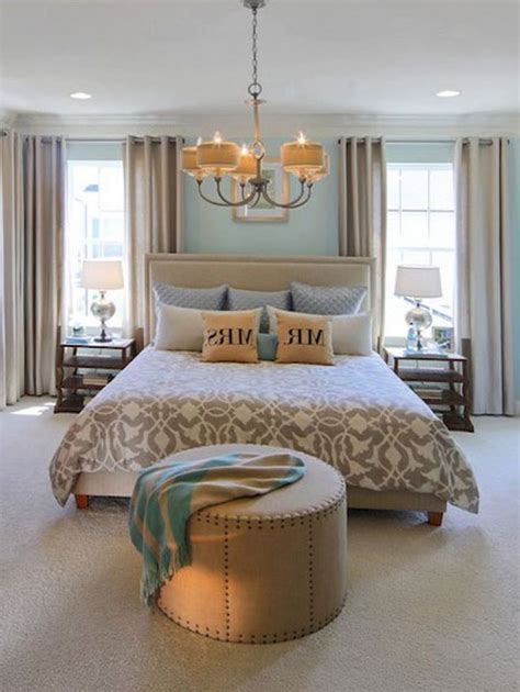 From decadent chocolate wall paint color to the soft bedding and curtain fabric, these master bedroom design ideas shouts rich elegance. 45+ Simple Master Bedroom Decorating Ideas - Page 4 of 49