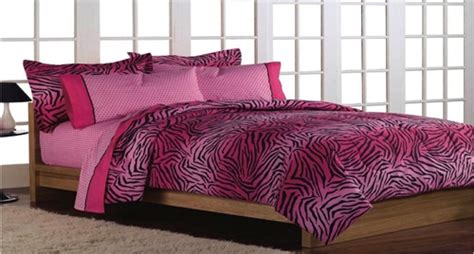 Matching shams (1 in twin/twinxl) complement the coverlet to complete the reversible bedding set. Zebra PInk Comforter Set Twin XL Bedding For College Dorm Bed
