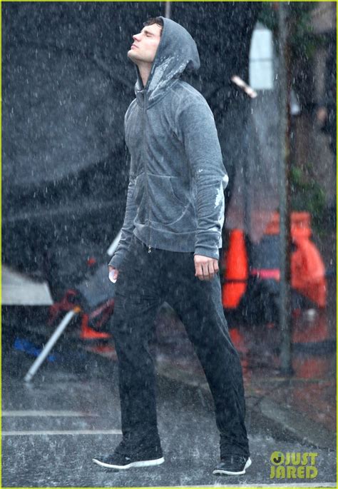 Jamie Dornan Runs In The Rain For Fifty Shades Of Grey Photo 3043922 Dakota Johnson Jamie