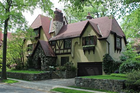 53 Underwood Rd Forest Hills Spanish Style Homes Old House