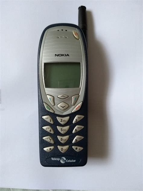 Imagem mostra recorte de jornal antigo sobre tecnologia com celulares enormes, disquetes e curso de datilografia! Aparelho Celular Antigo Nokia Modelo 3280 - R$ 55,00 em ...