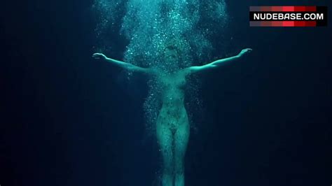Rebecca Romijn Nude In Underwater Femme Fatale Nudebase Com