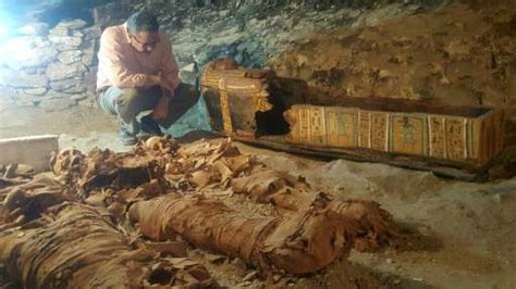 egypt dig unearths goldsmith s tomb mummies