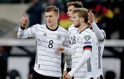 Khi tuyển ý trở về với bản ngã 2 giờ trước. Euro 2020: Đức cùng 3 đội tuyển giành vé tham dự vòng ...