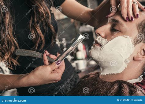 Female Barber Shaving A Client Royalty Free Stock Photography