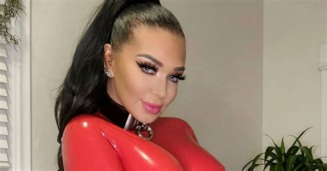 Onlyfans Model Dubbed Goddess Of Temptation Thrills With Her Racy