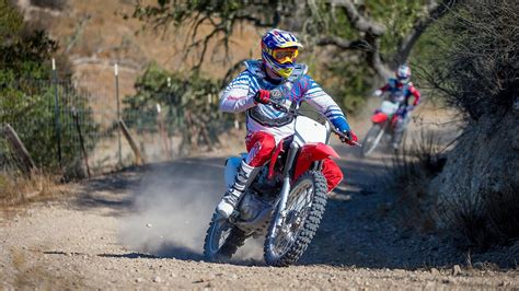 Riding dirt bikes is a blast and getting better and faster makes riding even that much more enjoyable. 10 Beginner Enduro and Dirt Bike Riding Tips | Let's Ride