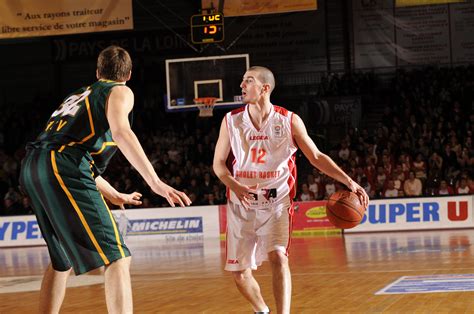 Standing at a height of 6 ft 5 in (1.96 m). Nando De Colo | Cholet Basket