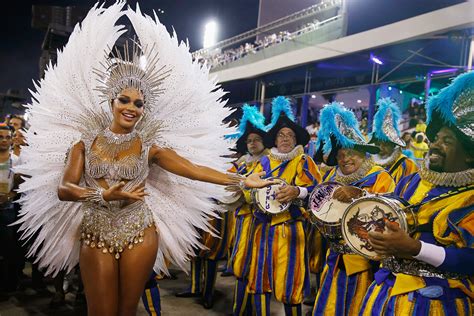 Rio Carnival 2015 Extravagant Floats And Daring Costumes But Also Social Issues And Switzerland