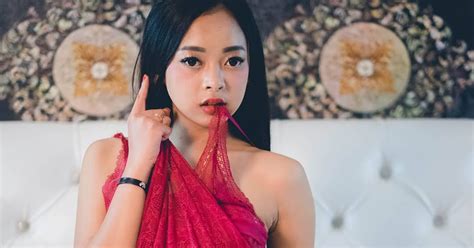 red lingerie transparan dede arumi hana photoshoot model indonesia model