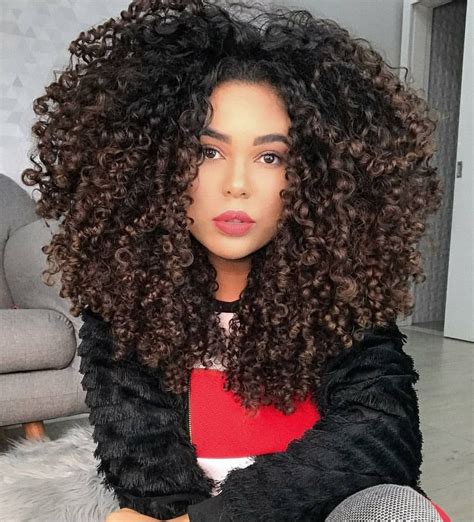 45 Pictures Of Curly Haired Women Who Will Make You Embrace Their Waves