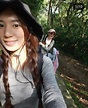 田馥甄假期陪父母爬山，穿薄荷绿清新外套，拿野花微笑像18岁少女_腾讯新闻