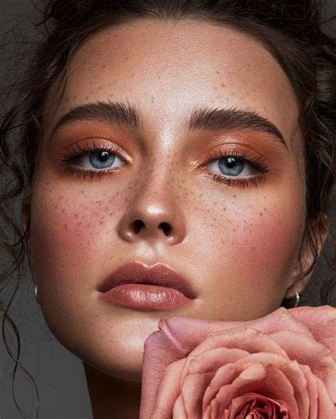Pin By 𝕷𝖔𝖓𝖊𝖑𝖞 𝕾𝖆𝖐𝖚𝖗𝖆 𝕯𝖎𝖆𝖗𝖎𝖊𝖘 On ≁ Gorgeous Freckles Makeup Makeup Inspiration Skin Makeup