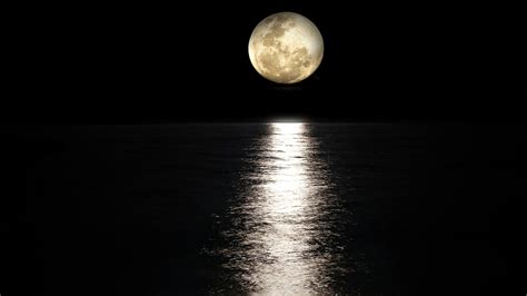 2560x1440 Dark Night Moon Reflection In Sea 5k 1440p Resolution Hd 4k