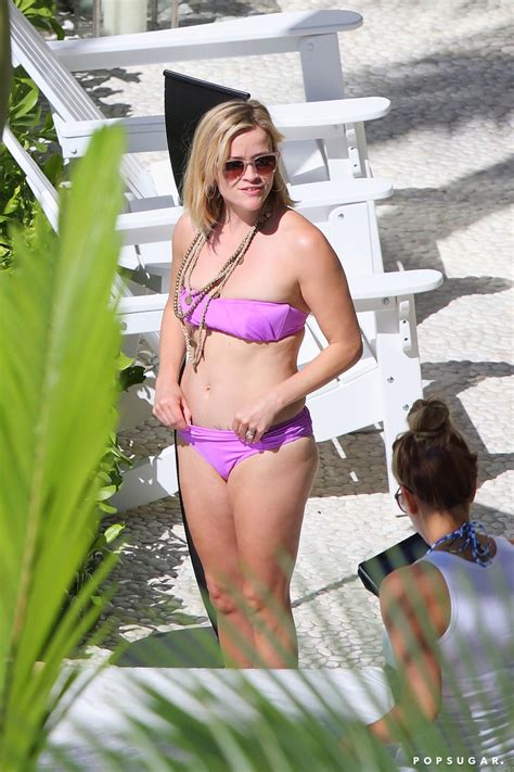She Soaked Up The Sun Poolside Reese Witherspoon In A Bikini In