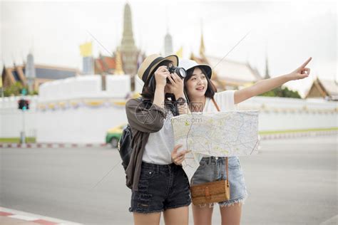 泰国曼谷的年轻旅游女青正在享受高清图片下载 正版图片307223965 摄图网