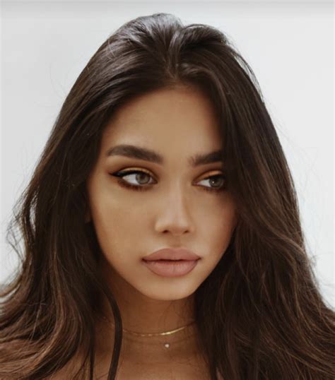 10 Graceful Makeup Ideas For Olive Skin The Bold Glow Hergamut