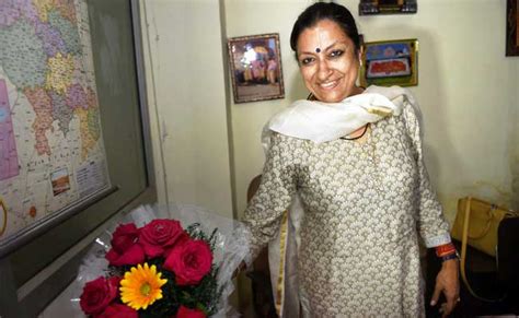 Himachal Congress Lawmaker Asha Kumari Rushing To Rahul Gandhi Meet Slaps Cop Gets 2 Back