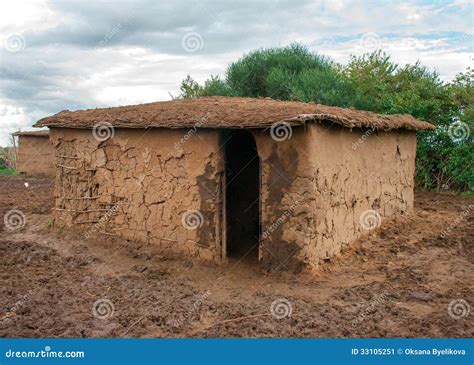 Traditional Maasai Hut Kenya Stock Image Image Of Dwelling Huts