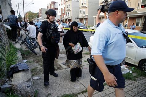 Philadelphia Shooting Suspect Surrenders After Standoff The New York