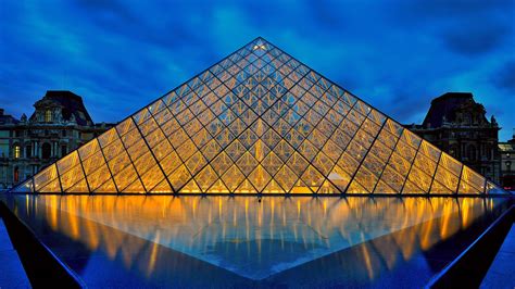 Museu Piramide De Vidro Ensino