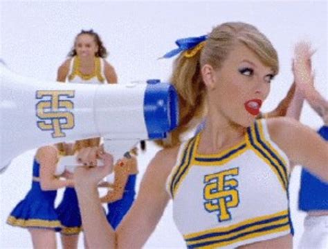 Taylor Swift Premieres Shake It Off Single And New Music Video