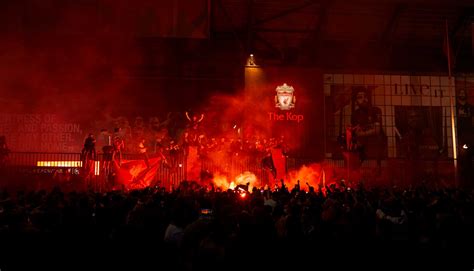 Scenes Outside Anfield On The Night Liverpool Lifted The Pl Trophy