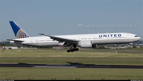 N2748u United Airlines Boeing 777 300er Photo By Demo Borstell Id