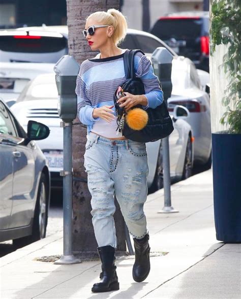 Gwen Stefani Urban Street Style Running Rrrands In La 11152017