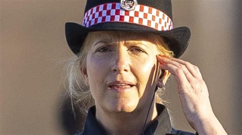 Rod Stewarts Wife Penny Lancaster Is Now A London Police Officer