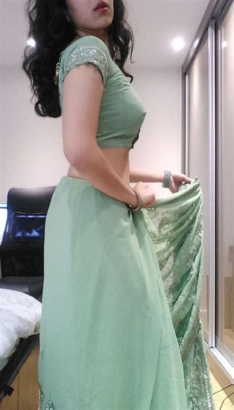 🥵 Swipe 👉🏻 Hot Indian Teen Girl In In Green Saree Stripping Saree 🥵