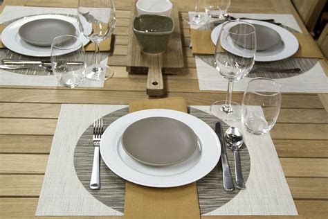 Aranjarea Mesei In Cadru Informal Table Settings Plates Dining
