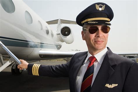How To Become A Commercial Airline Pilot