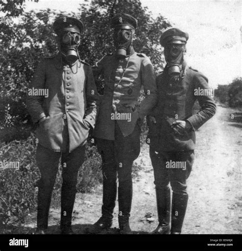 2 G55 G1 1915 7 Wwi German Soldiers In Gas Masks History Wwi Gas