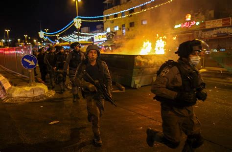Officers Injured 40 Arrested In Jerusalem As Hardline Jewish Group And