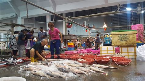 A familiar name to most, the senoko fishery port, unlike our local wet markets, only roars to life when the sun is down. Seeing Singapore Sooner than Never: Senoko Fishery Port