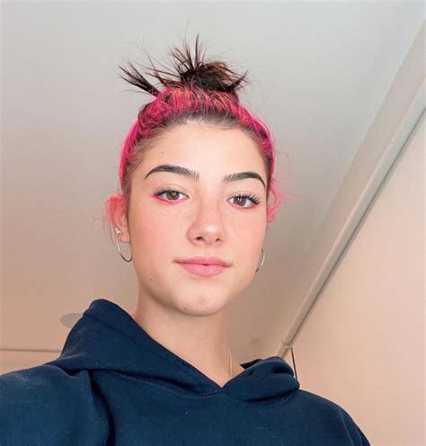 Tiktok Star Charli Damelio Breaks Down In Tears After Losing Followers Over Controversial Video