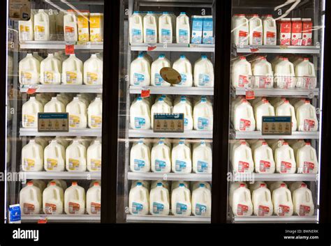 Supermarket Dairy Case Fotos E Imágenes De Stock Alamy
