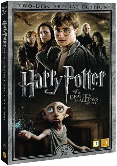 After sending his family away on a trip, ray and two of his neighbors try to prove their paranoid theory that the new family on the block are part of a murderous cult. Harry Potter 7 Og Dødsregalierne / And The Deathly Hallows ...