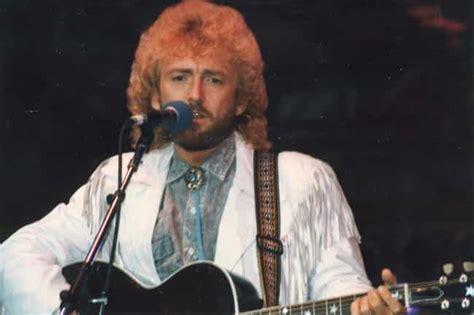 15 Country Singers Who Died Young