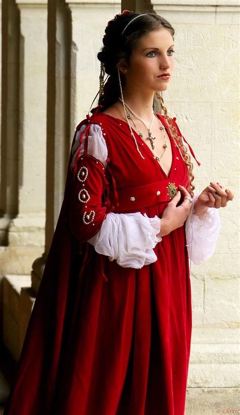 Pin By Brittany Ives On Cool Photos In 2020 Renaissance Gown Italian